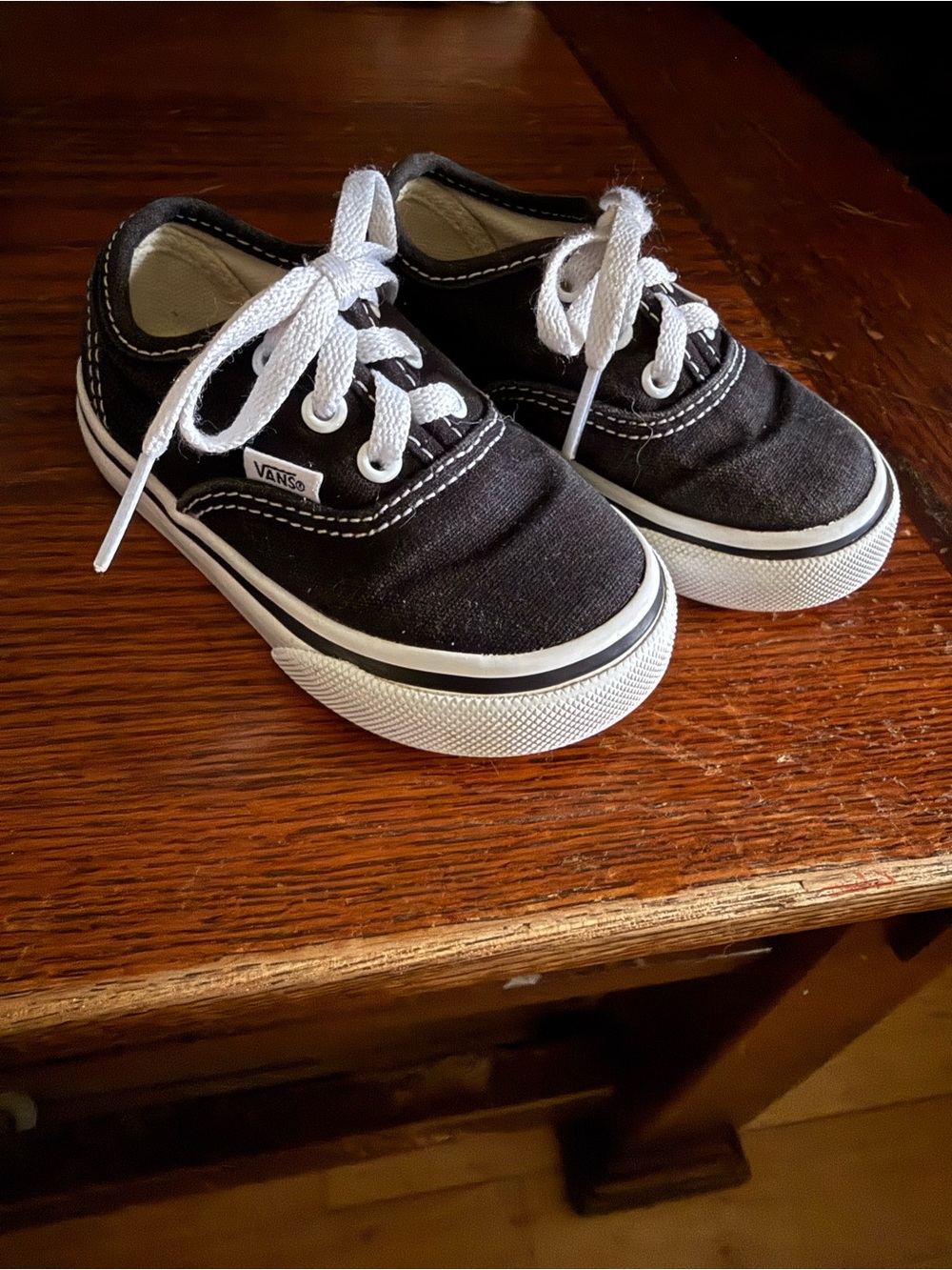 Vans Toddler Classis Black Canvas Low-Top Sneakers with White Laces